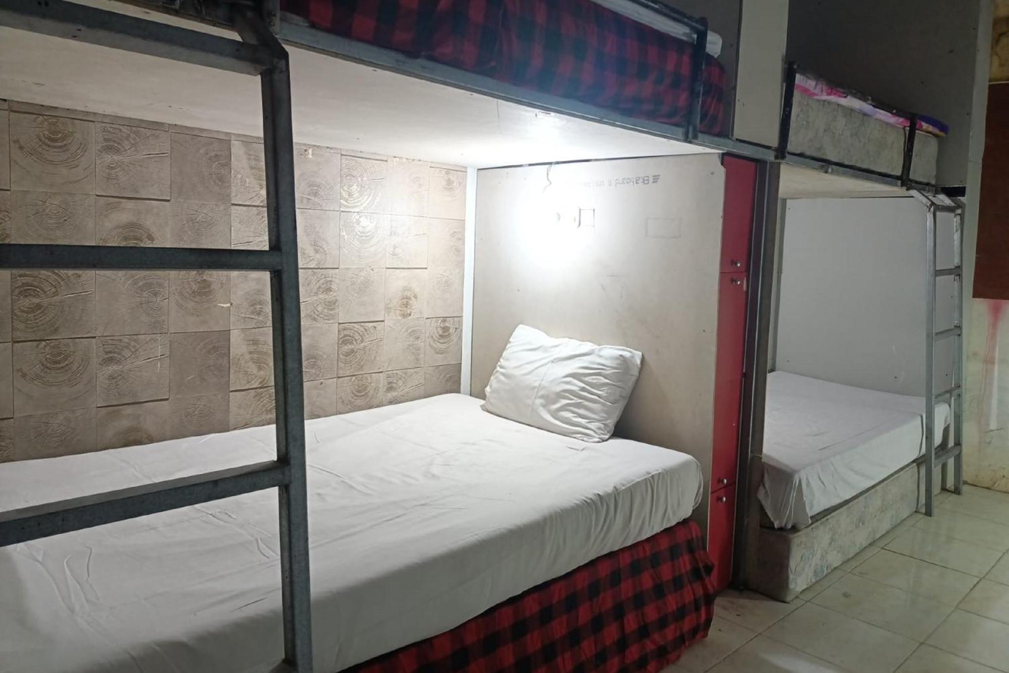Super Oyo 710 Naomi Heritage Surabaya